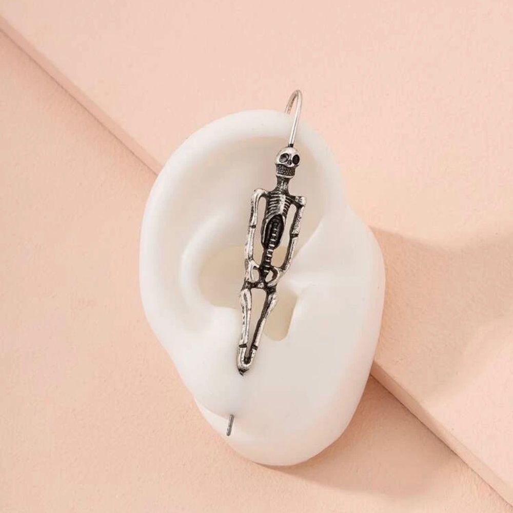 Skeleton Ear Pin 